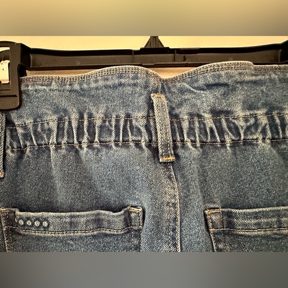 Blank NYC tulip waist with elastic button fly denim - Picture 7 of 11